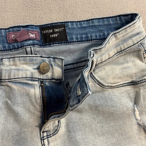 Dickies Girl Taylor Swift 1989 Denim Shorts Fox Patch Light Wash Juniors. Sz 5